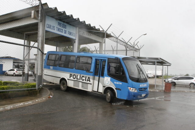 Detento de presídio de Campos é acusado de ordenar morte de dois policiais