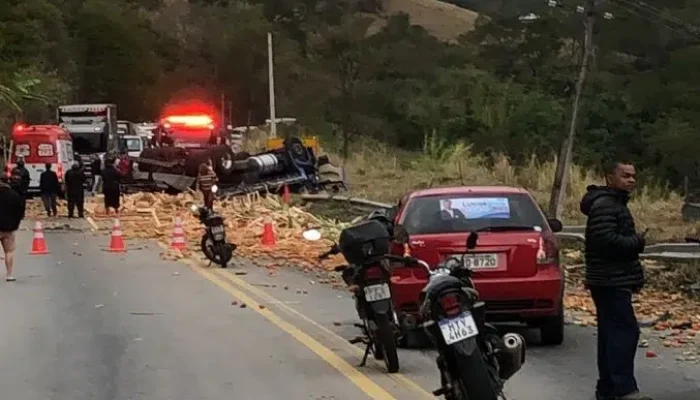 caminhão tomba curva da morte